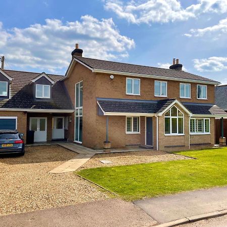 Executive Home With Plenty Of Room Ely Buitenkant foto