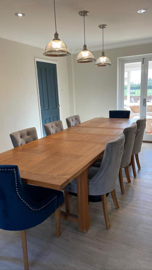 Executive Home With Plenty Of Room Ely Buitenkant foto