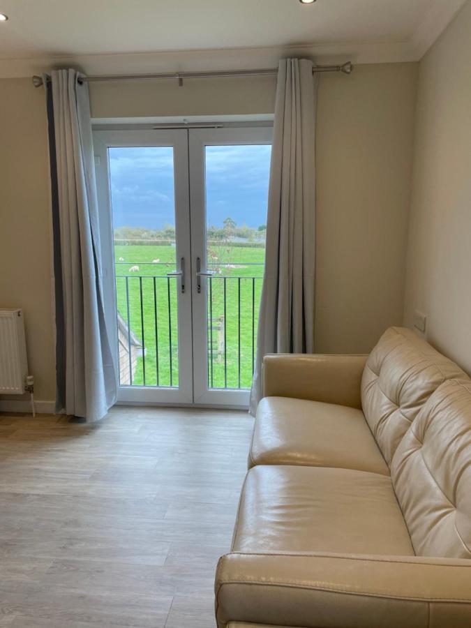 Executive Home With Plenty Of Room Ely Buitenkant foto