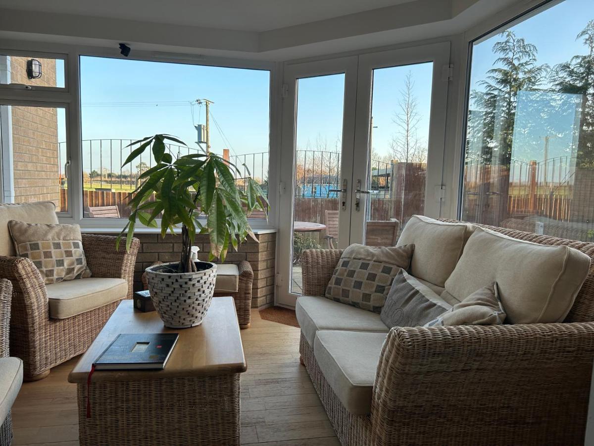 Executive Home With Plenty Of Room Ely Buitenkant foto